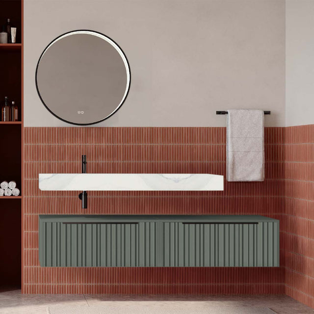 Set mobilier baie suspendat verde salvie mat cu lavoar imitație marmura alba și oglindă, cu riflaje Plissetatto, 160 cm, SaviniDue Iconica