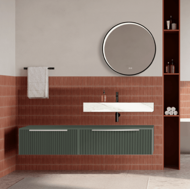 Set mobilier baie suspendat verde salvie, riflaje Cannetatto, lavoar alb si oglinda rotunda, manere crom, 140 cm, SaviniDue Iconica