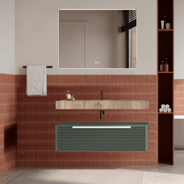 Set mobilier baie suspendat verde salvie, riflaje Dogato, lavoar imitatie lemn și oglinda, manere albe, 100 cm, SaviniDue Iconica