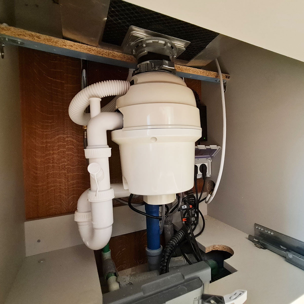 Tocator menajer / resturi alimentare CookingAid Rodi R300/ Food Chopper Waste Disposer In Sink Erator cu actionare pneumatica
